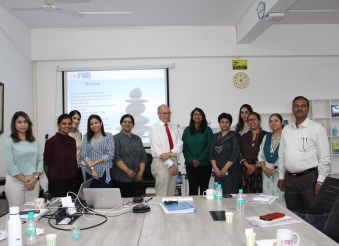 work-one-on-one-with-leading-researchers-image